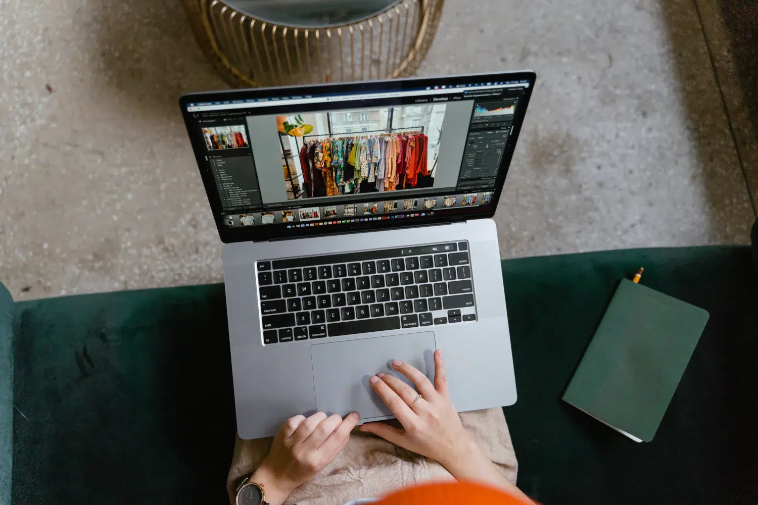 How to Become an Ecommerce Expert in 2024: A Complete Guide Ecommerce Expert